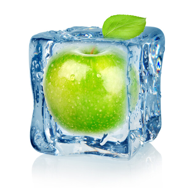 冻在冰里的新鲜苹果图片