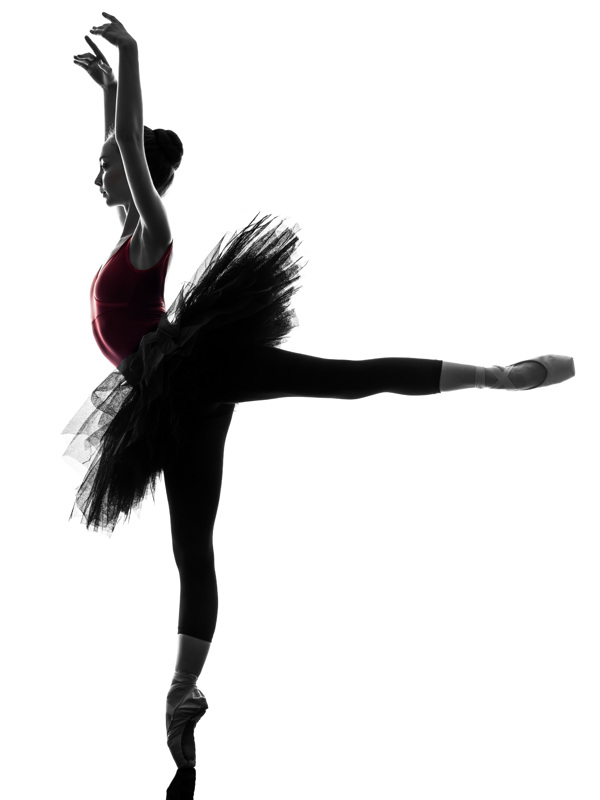 抬腿的芭蕾舞美女图片