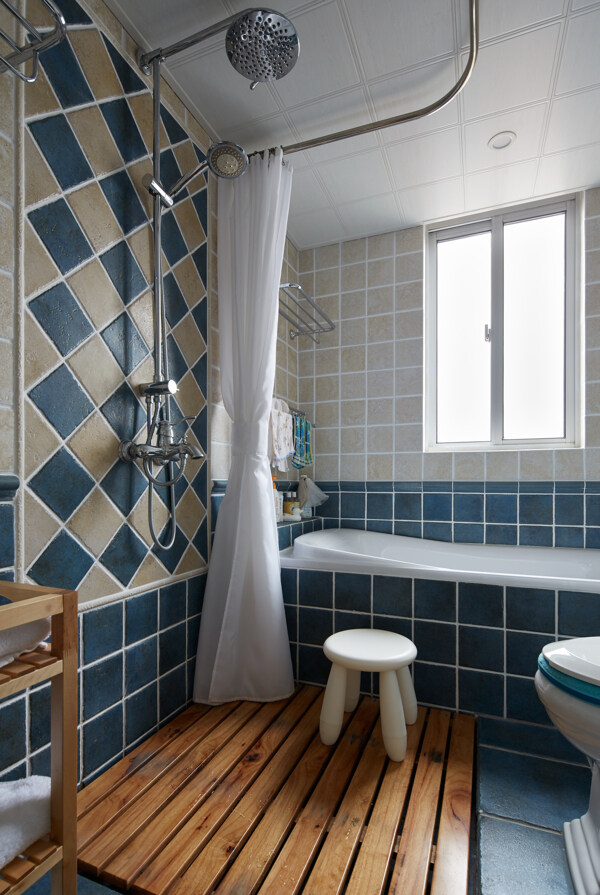现代地中海风格浴室浴缸墙砖效果图