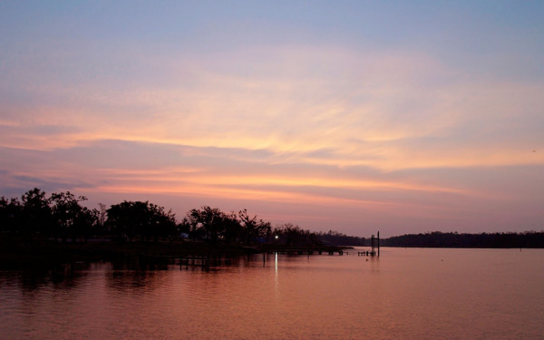 夕阳中的海景图片