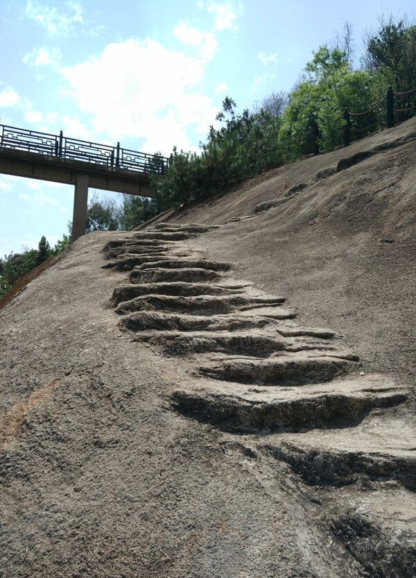 石头山路