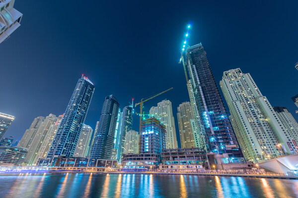 迪拜高楼夜景摄影图片