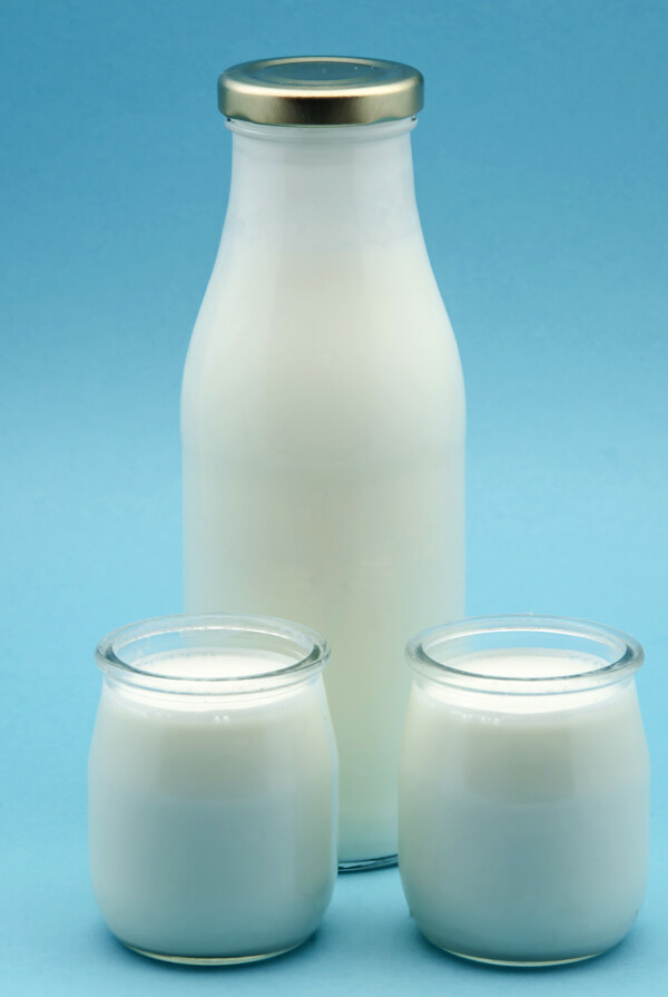 牛奶和牛奶瓶