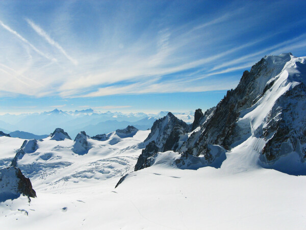 阿尔卑斯山雪朗峰图片