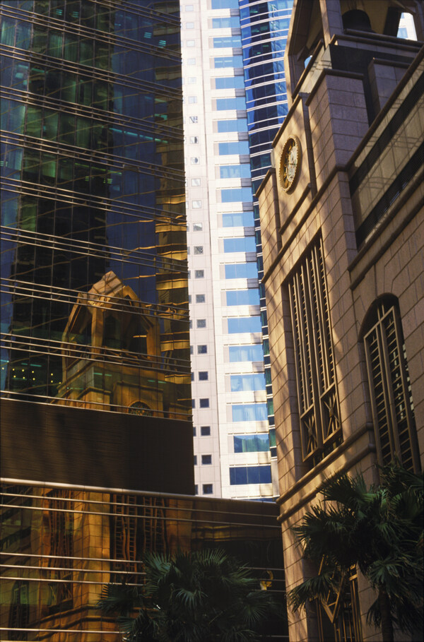 香港的高楼大厦与钟楼图片
