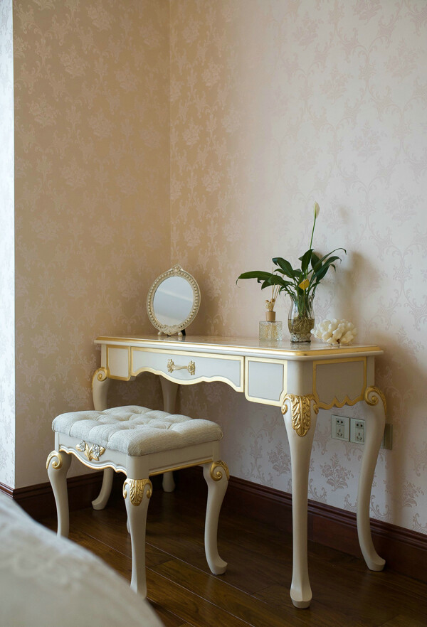 古典小户型欧式卧室梳妆台装修效果图