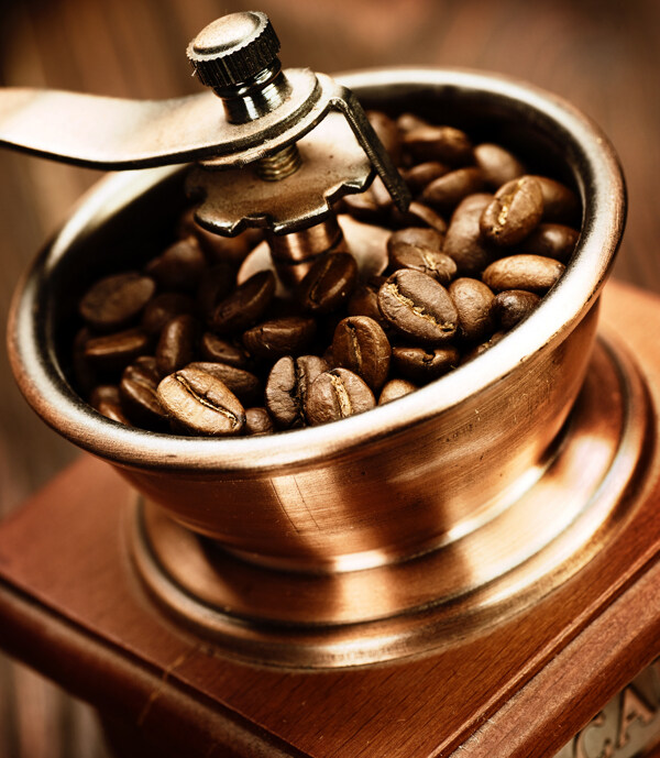 咖啡豆与咖啡机图片