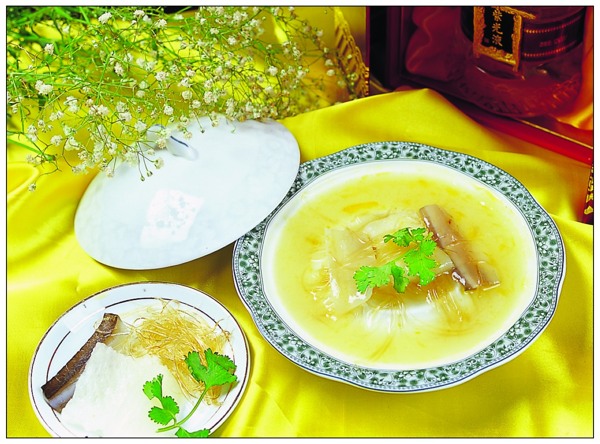 浓汤三宝烩鱼翅图片
