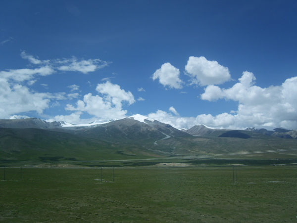 青藏高原雪山图片