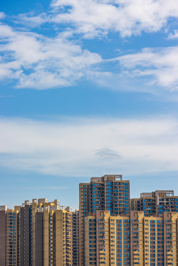 高楼大厦蓝天白云图片