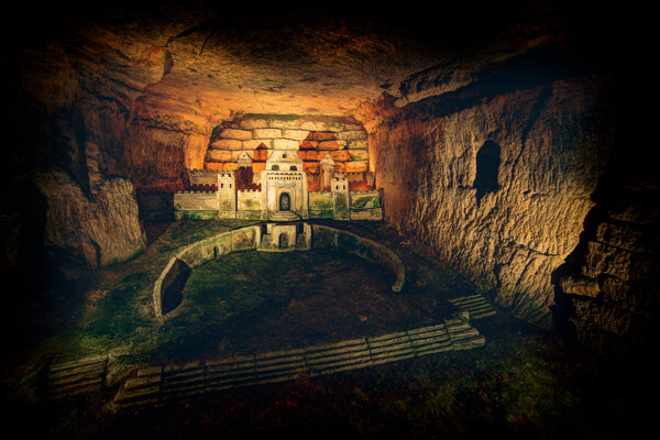 洞穴古墓图片