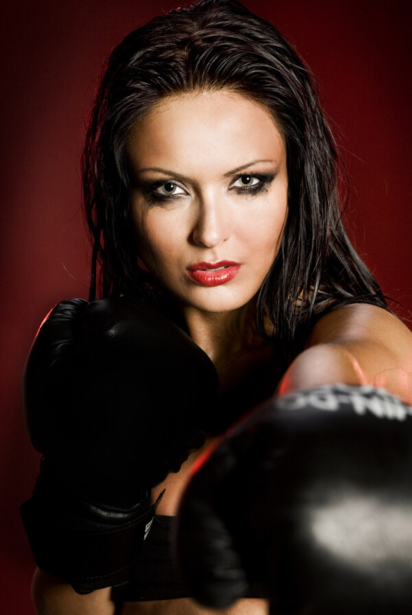 外国美女拳击手面部图片
