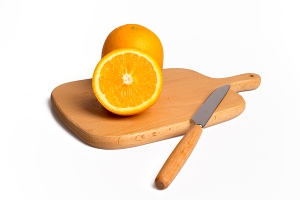 切菜板上的橙子素材