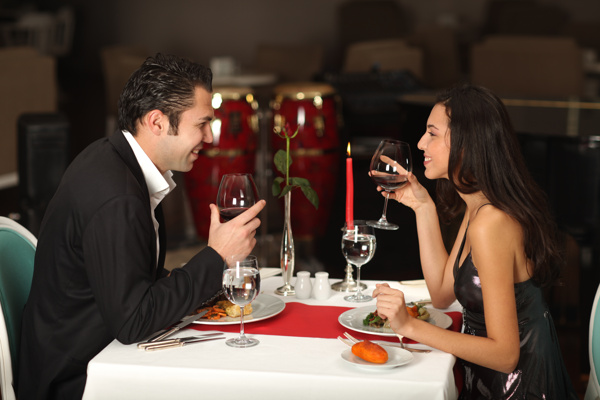浪漫的约会晚餐图片图片
