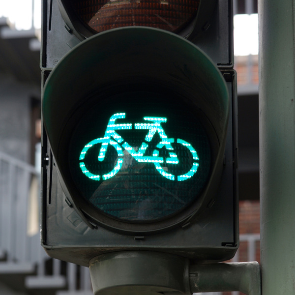 交通指示灯上的自行车标志图片
