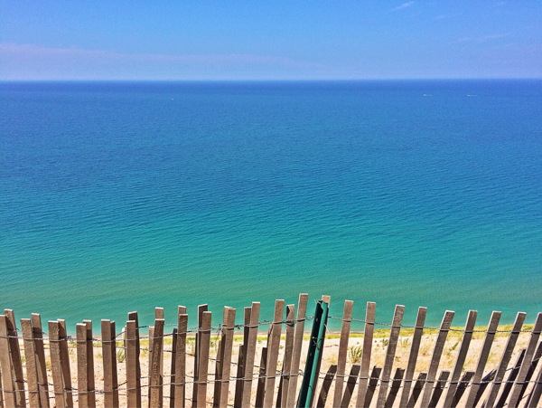 美丽的海边篱笆图片