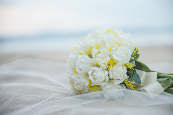 白色花朵花束图片