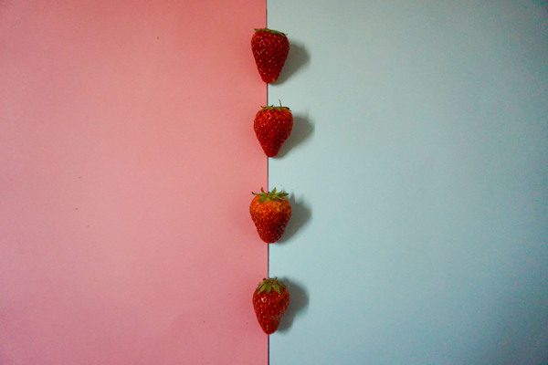 春天草莓水果摄影