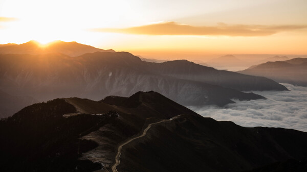 日出群山