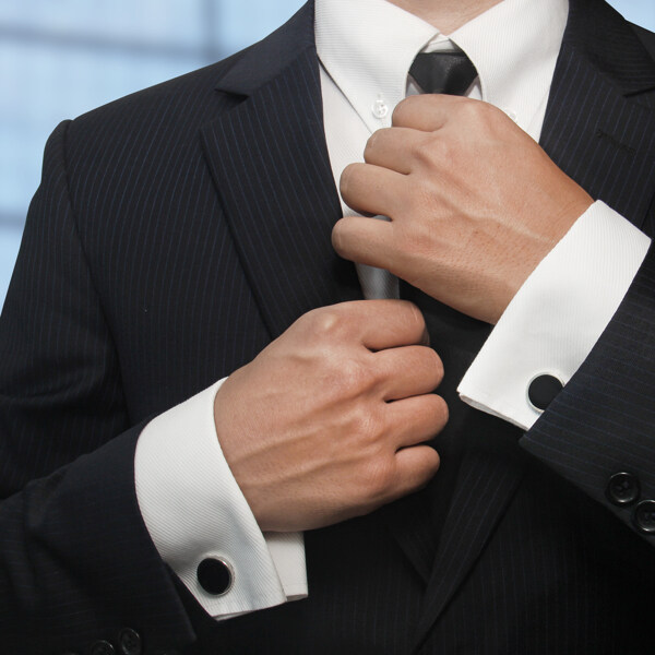 系领带的商务男人图片