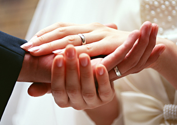 婚礼中的手拉手图片