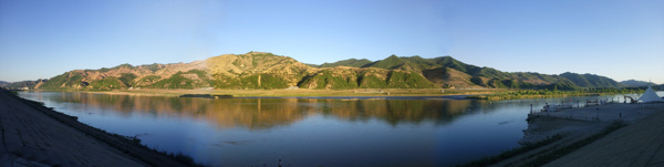 鸭绿江对岸朝鲜山脉图片