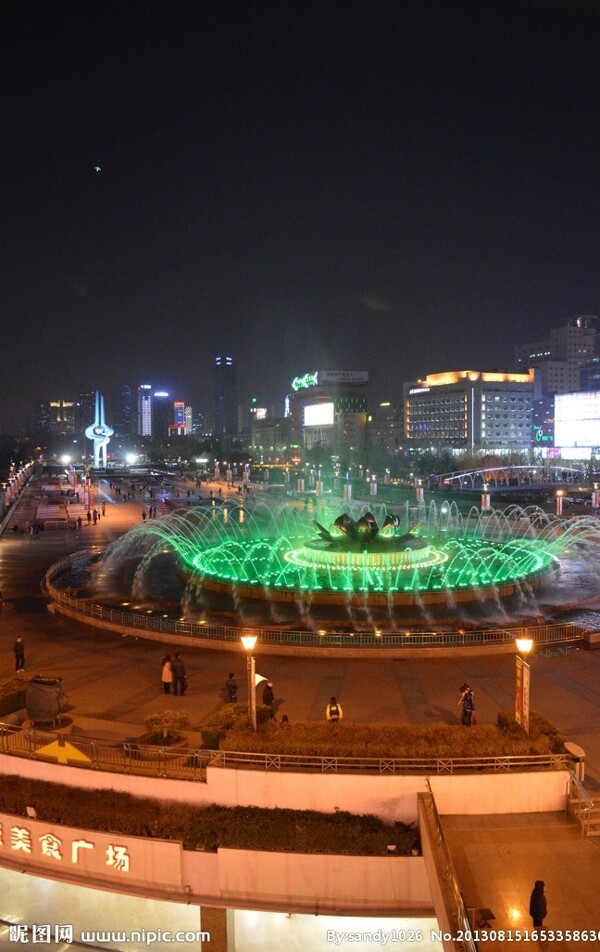 泉城广场喷泉图片