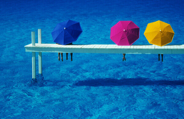 彩色图案海边水边雨伞阳光气质