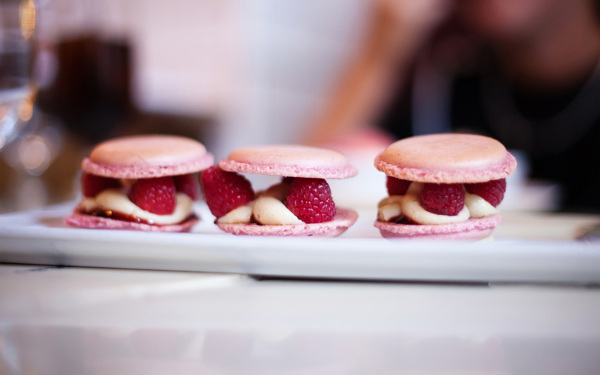 树莓蛋糕图片