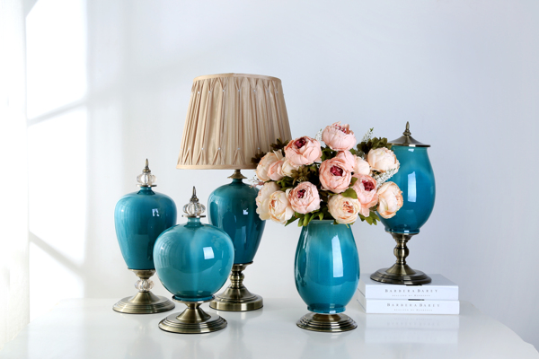 蓝色陶瓷摆件花瓶