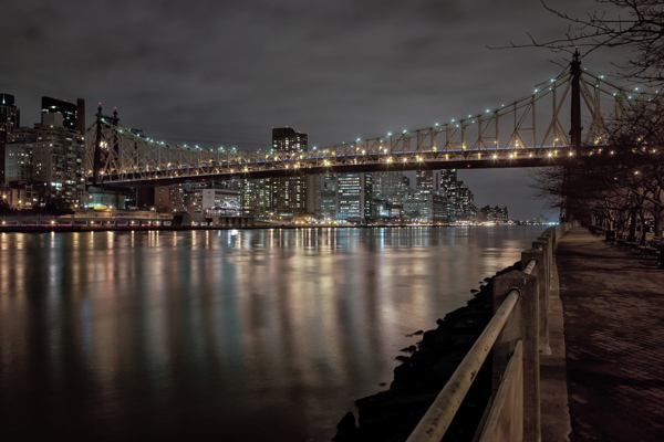 海上架桥城市夜景图片