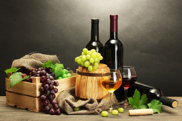 葡萄与红酒摄影图片