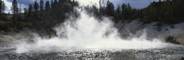 天然水蒸气风景图