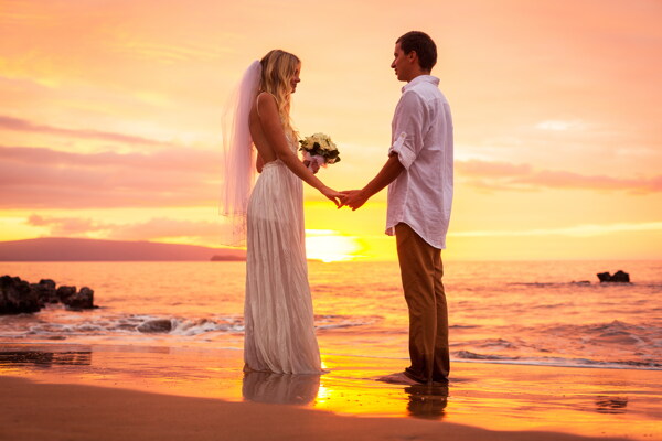 海边浪漫婚纱照图片