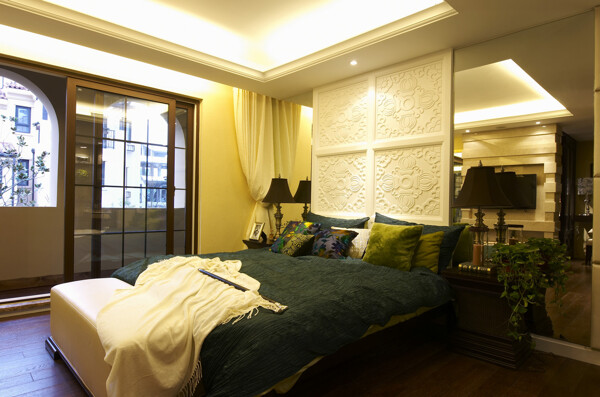 现代质感卧室墨绿色床品室内装修效果图