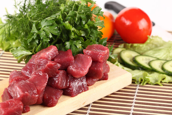 西红柿和黄瓜芹菜和瘦肉图片