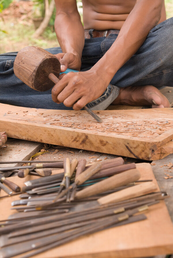 传统的手工雕刻的木材