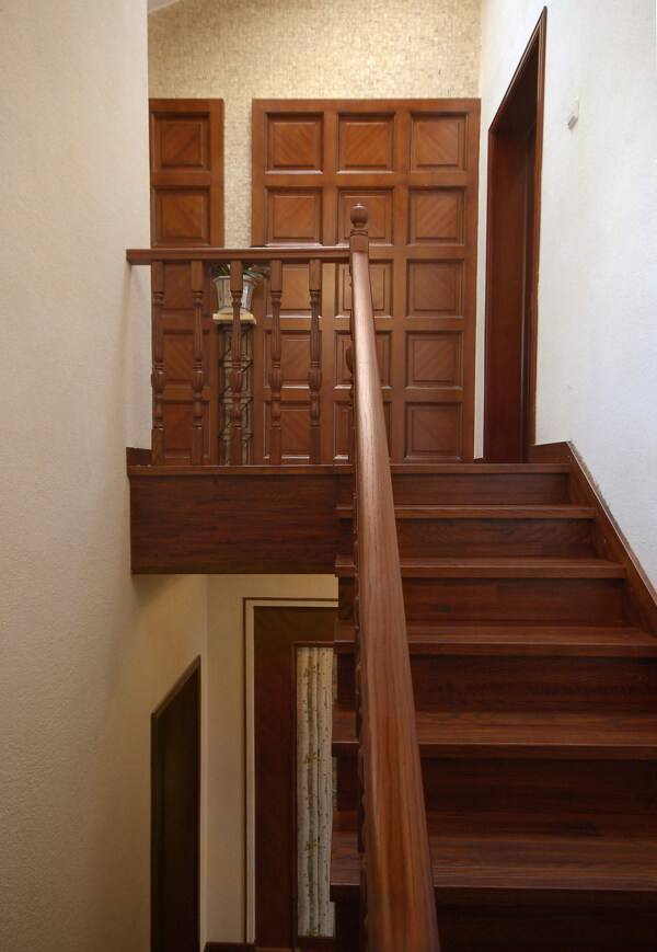 木色走廊楼梯