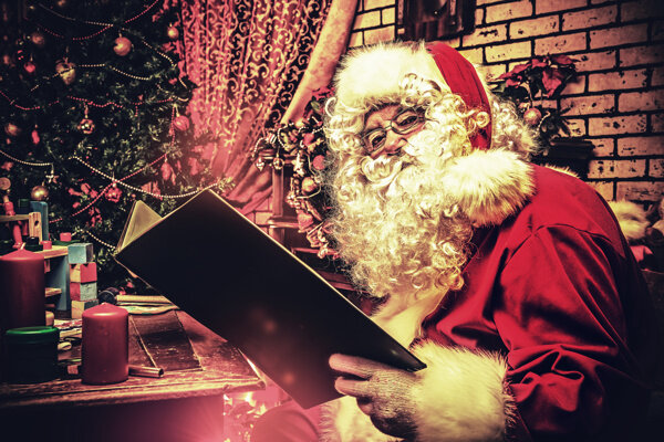 看书的圣诞老人图片