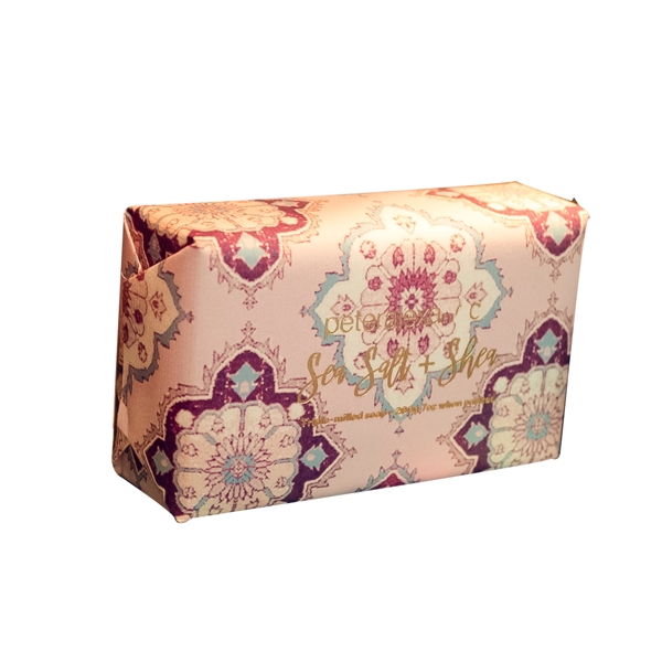 一盒精美的粉色包装