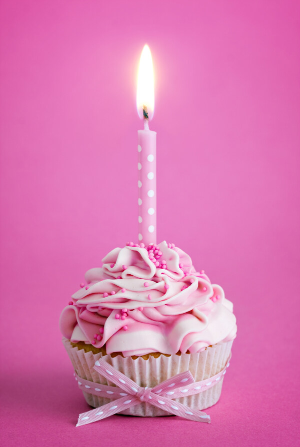 粉色的生日蛋糕
