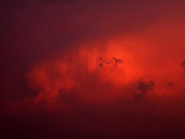 红色云彩奇观