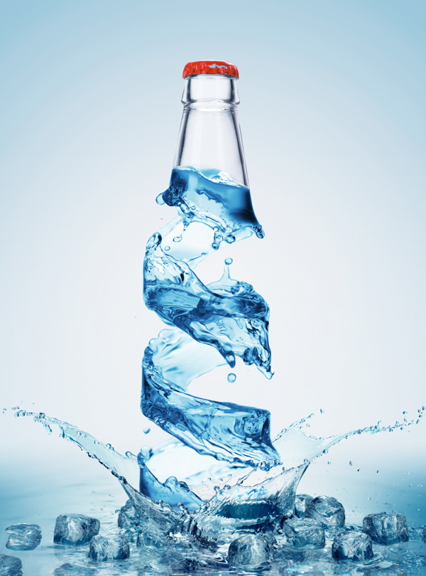蓝色水组成的瓶子与冰块图片