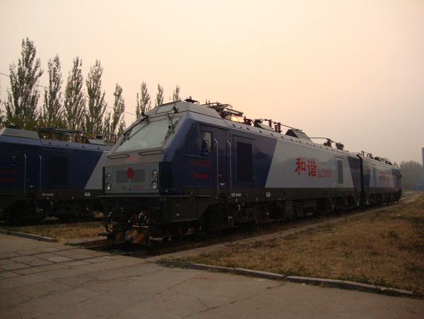 HXD2型电力机车图片