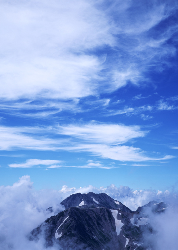 蓝天白云雪山图片