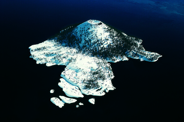 高清风景素材海中的小岛