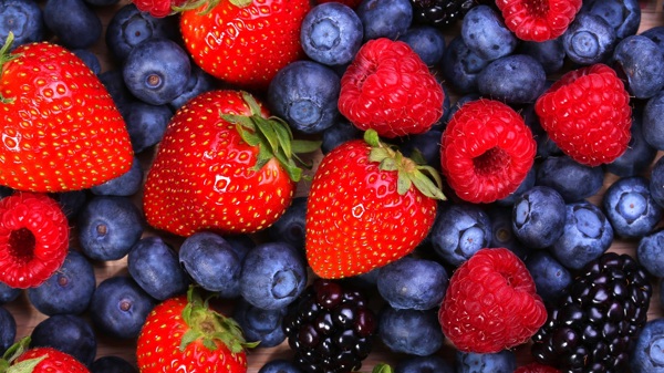 草莓蓝莓水果背景食物