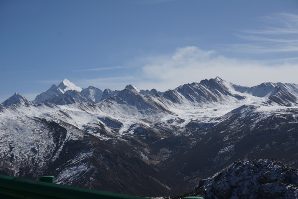 翻越雪山梁图片