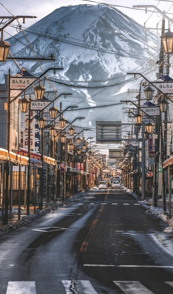 富士山下的街道