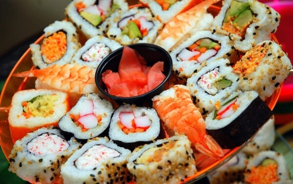 高品质的寿司新鲜的三文鱼图片